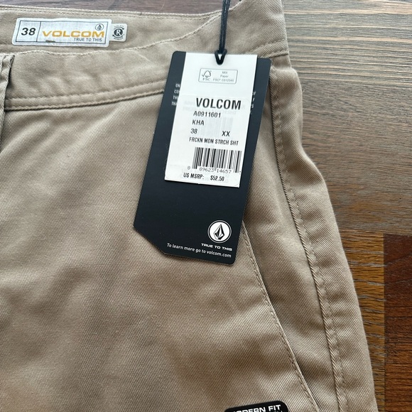 NWT khaki shorts - Picture 2 of 5